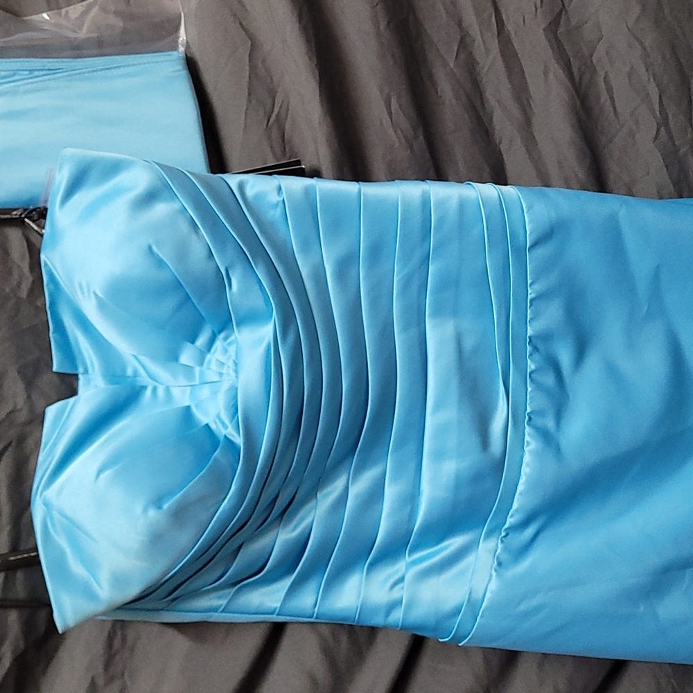 Dress - Picture 2 of 8